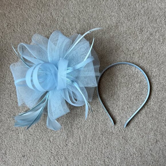 Fascinator Headpiece for Special Occasions - Picture 3 of 10